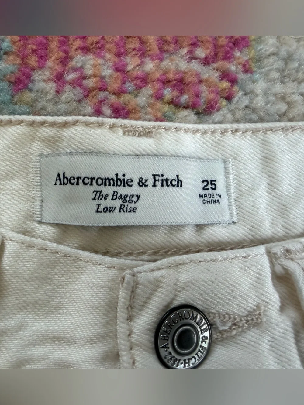 Abercrombie Baggy Low Rise Cream Shorts 25